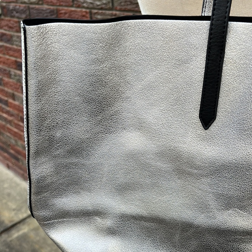 Express Reversible Tote - Picture 7 of 7